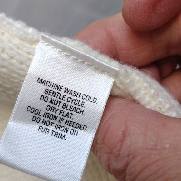 Elegant Cream Cardigan with Faux Fur Collar - Picture 5 of 7